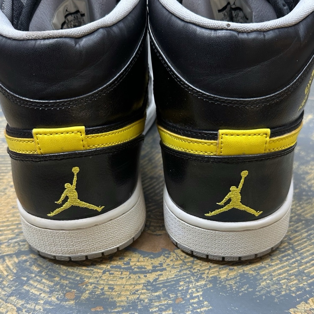Nike Air Jordan 1 Mid Yellow 554724-070 9.5 Black Del Sol - Picture 11 of 11